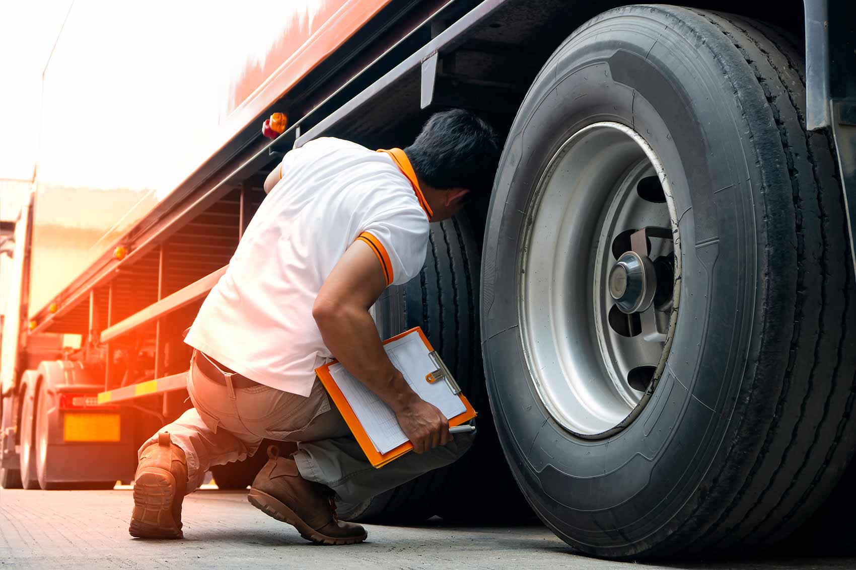 10 Essential Items to Include in Your 18 Wheeler Pre-Trip Inspection Form